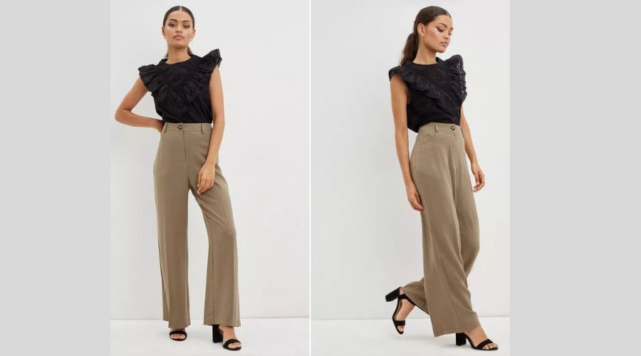  These carefully designed Petite 5 Pocket Linen Trousers are a lovely addition to your summer wardrobe
