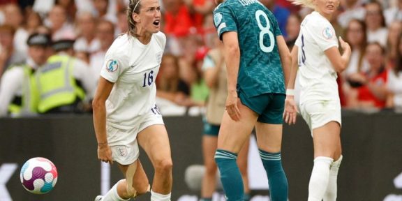 Jill Scott, a midfielder for both Manchester City and England, has revealed that she will be retiring from the sport | sports | football | Manchester | UK | feedhour.com
