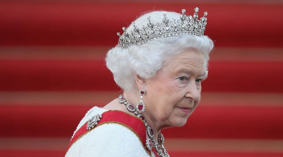 Queen Elizabeth | FEEDHOUR