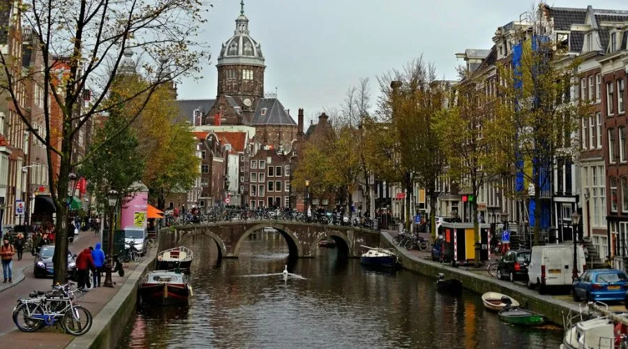 The Canals in Amsterdam | | feedhour
