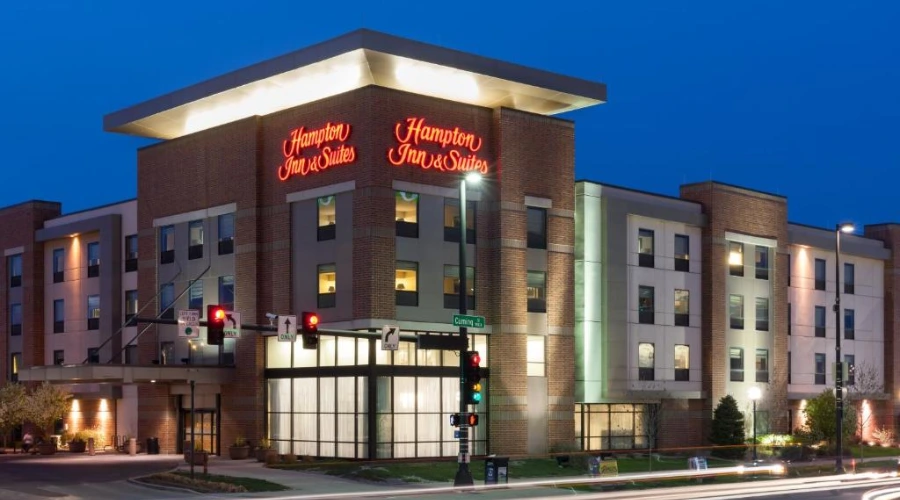 Hampton Inn and Suites- Omaha Downtown