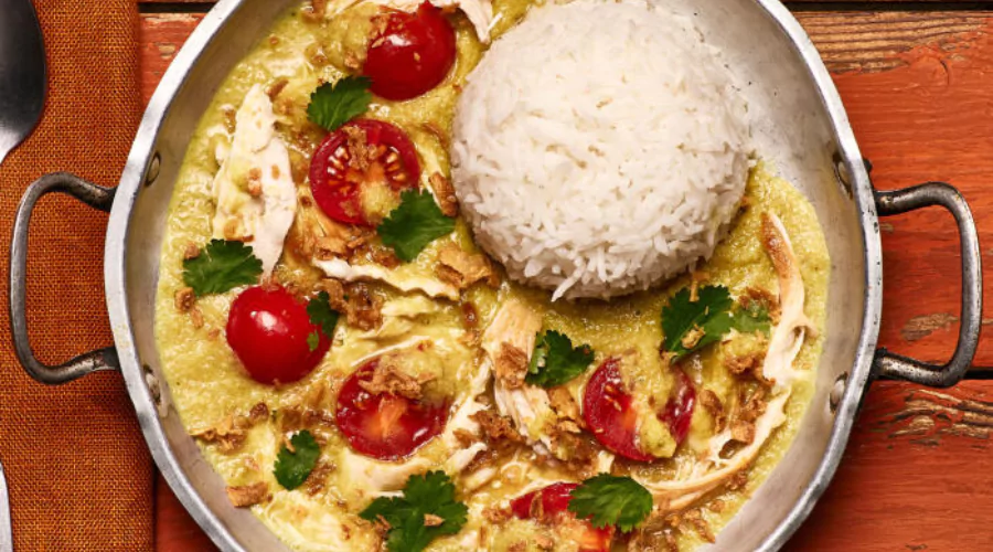 Aromatic Sri Lankan-Style Chicken Curry
