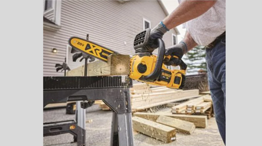 DEWALT 20V MAX Compact Brushless Cordless Best Chainsaw