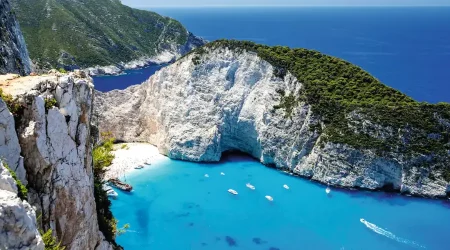 Stay At Hotels In Zante For Peaceful Surroundings