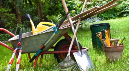 Equip Yourself With The Best Garden Hand Tools
