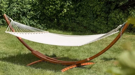 How To Choose The Perfect Garden Hammock For Your Space?