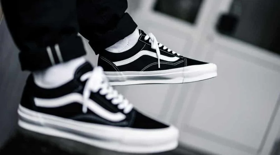 Add An Edge To Your Outfit With Practical Men Skate Shoes 