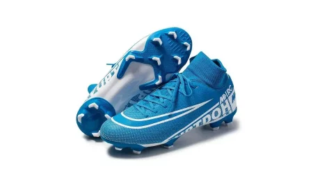 Make Winning Moves On The Field In Men’s Football Shoes