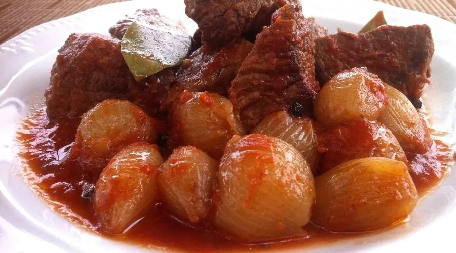 Tips for baking the most delicious beef stifado recipe