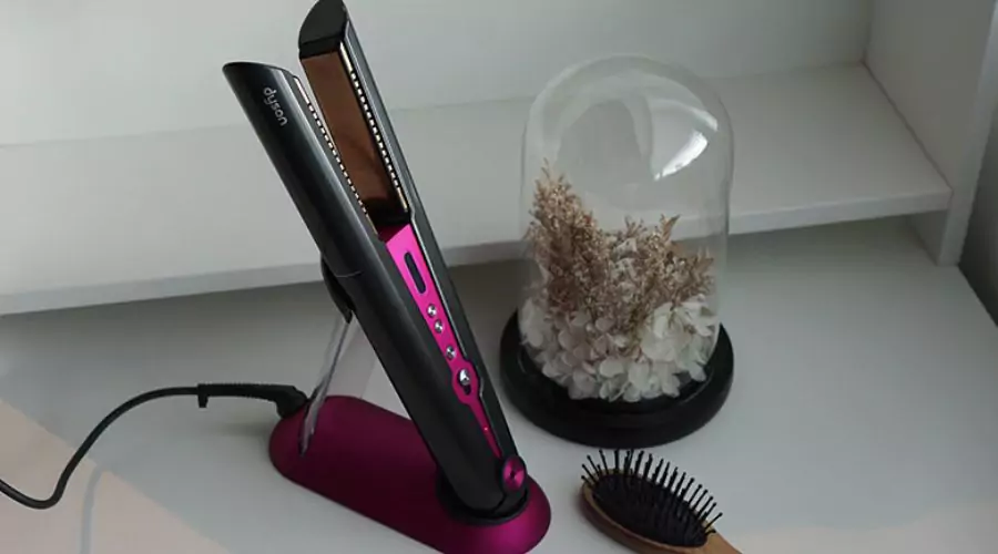 How to use the Dyson hair straightener