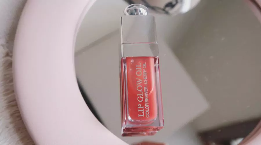 Benefits of using Dior Lip Glow Oil