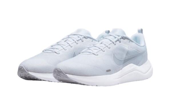 A white tennis shoe