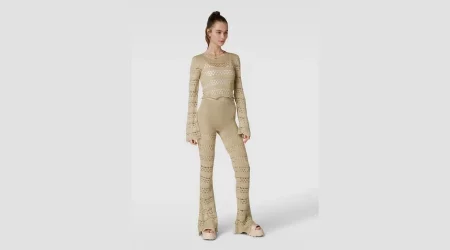 Embracing a Retro chic look with Flared Pants: Vintage style