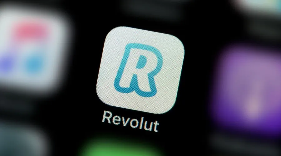 How to convert British Pounds to US Dollars with Revolut