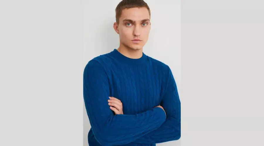Jumper with cashmere - wool blend - cable knit pattern