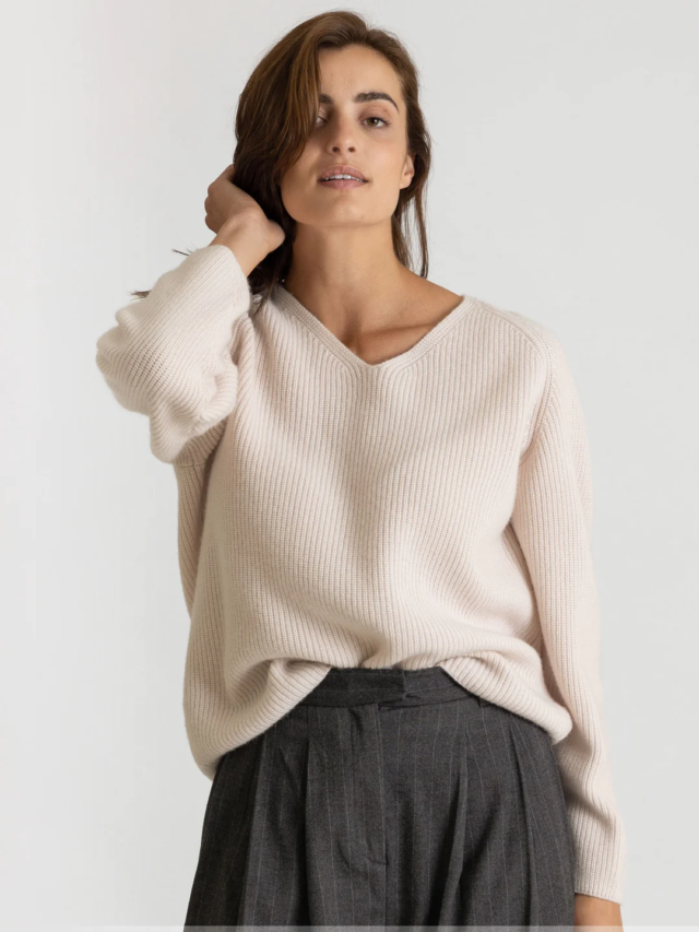 Luxurious Cashmere Sweaters for Cozy Elegance