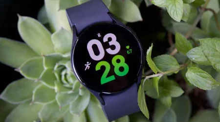 Keep A Check On Your Health With Technology Through This Galaxy Smart Watch For Ladies