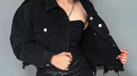 De-stress Yourself From Last Minute Outfit Requirements With This Distressed Cropped Denim Jacket For Women De-stress Yourself From Last Minute Outfit Requirements With This Distressed Cropped Denim Jacket For Women