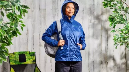 Windproof outdoor jackets for women
