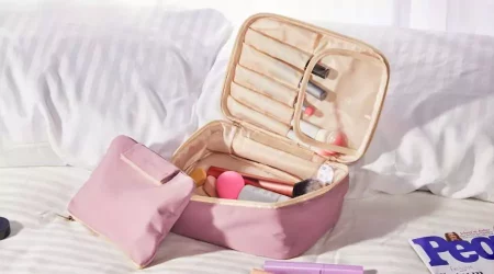 Travel cosmetic bag