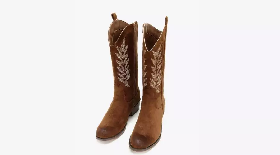 Women's brown cowboy boots with contrasting embroidery