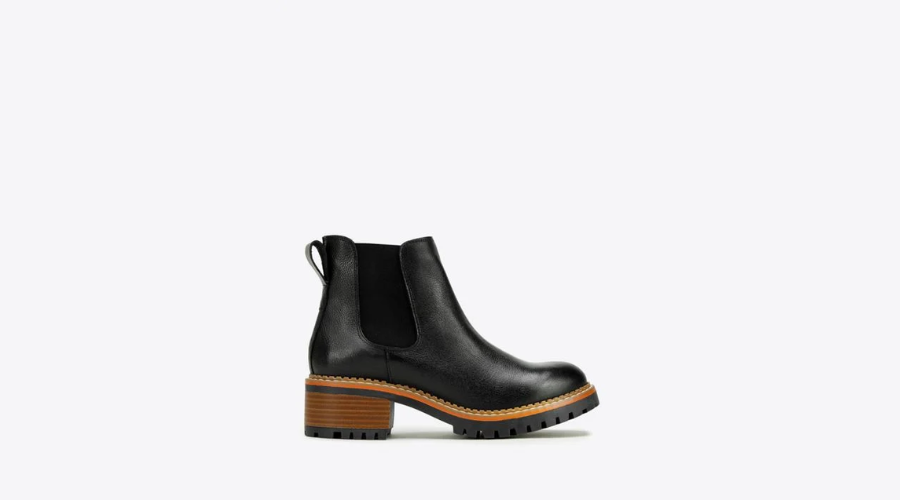 Women's Black Leather Chelsea Boots With A Grooved Sole
